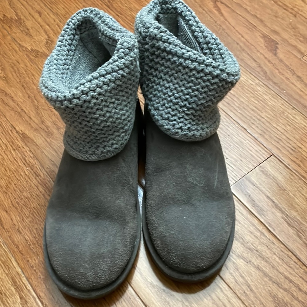 Gray women’s UGG bootties